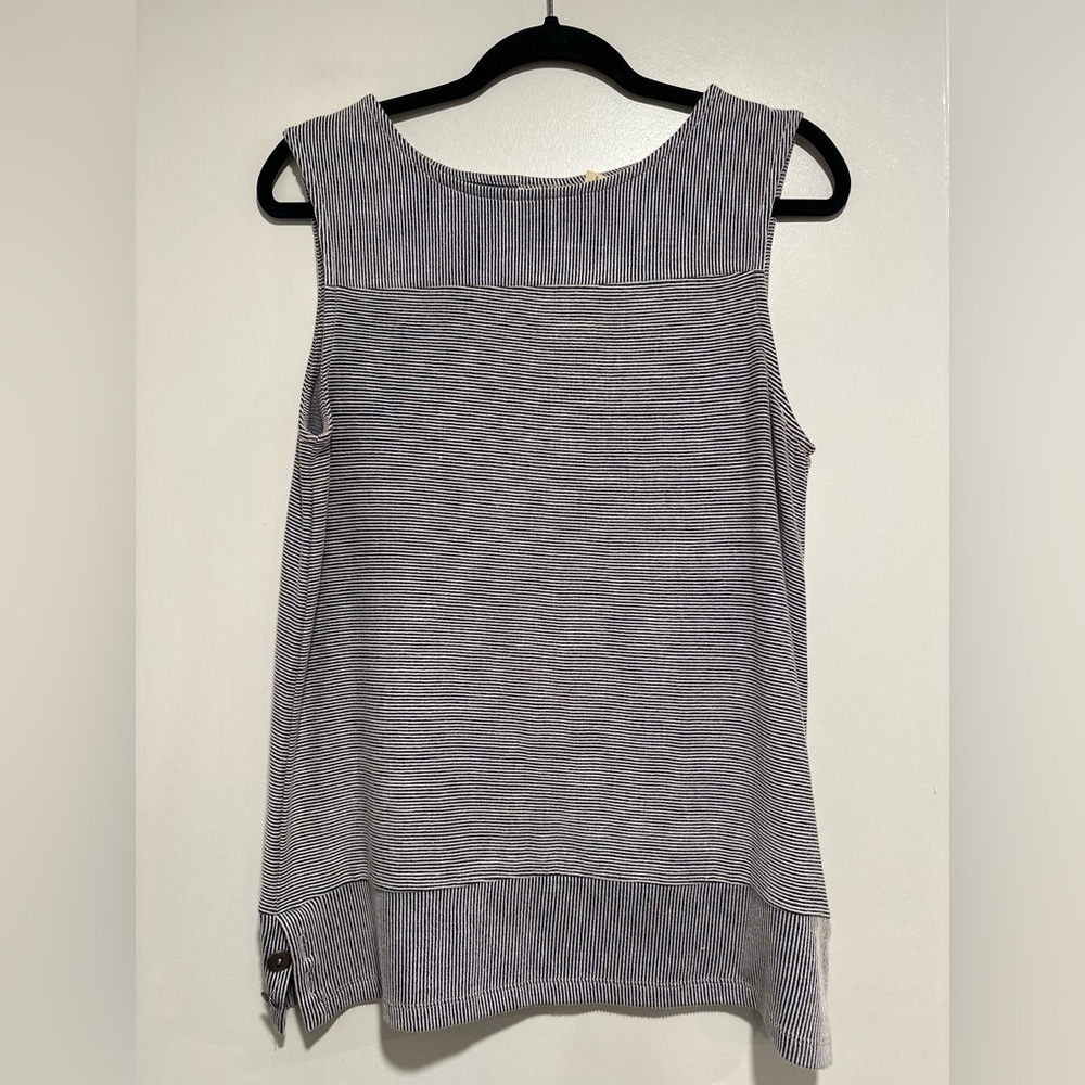 Christian Siriano Womens Sz: M Textured Linear Black & White Sleeveless Blouse.